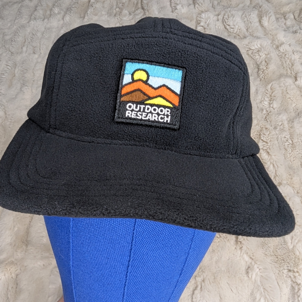 OUTDOOR RESEARCH BLACK HOWLING WIND FLEECE CAP
